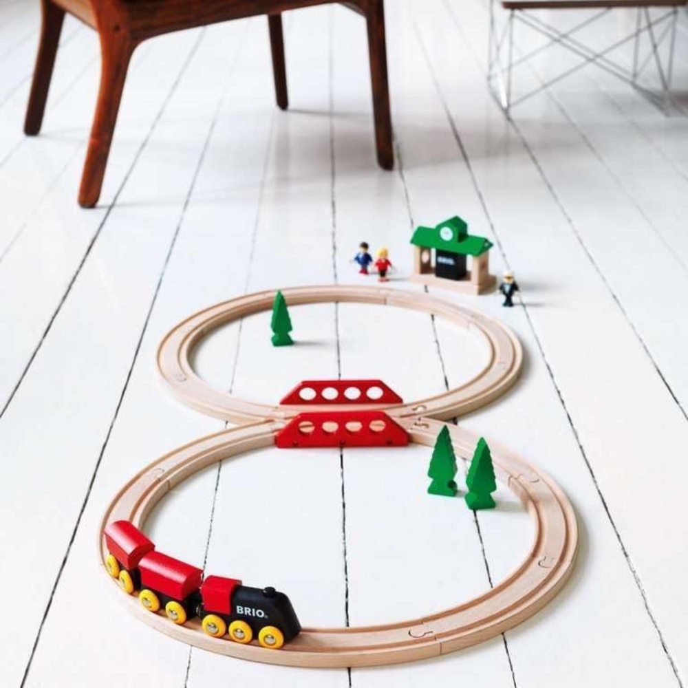 BRIO World Train Set Classic Figure 8 Set #33028 EUC COMPLETE 22 Pieces Age 2+
